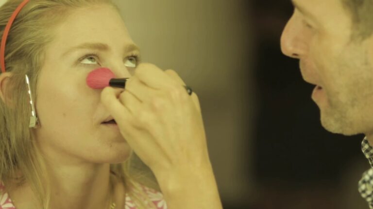 Descubre el maquillaje de Agatha Ruiz de la Prada: arte en tus pinceles